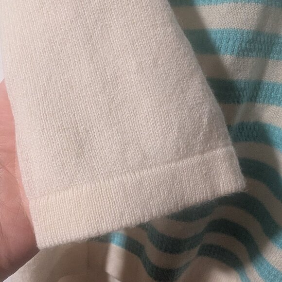 NEW! Kinross | 100% Cashmere V-Neck Sweater In Ivory & Aqua Stripes - Picture 5 of 7